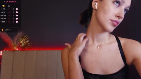 Snapshot of xyloria chatting on 12-12-24, 09:15 Lori online show from 12-12-24, 09:15