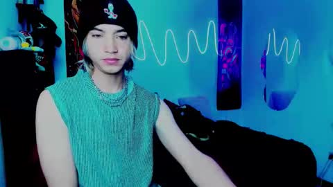 Snapshot of xzerox_ chatting on 09-12-25, 11:32 xzerox_ online show from 09-12-25, 11:32