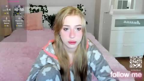 Snapshot of y0ung_lina18 chatting on 10-04-25, 08:56 Lina online show from 10-04-25, 08:56