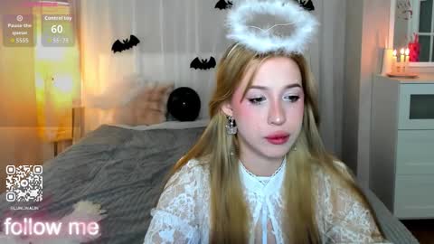 Snapshot of y0ung_lina18 chatting on 10-30-25, 09:33 Lina online show from 10-30-25, 09:33