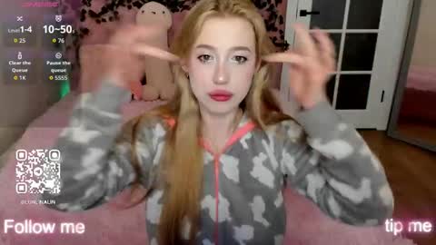 Snapshot of y0ung_lina18 chatting on 11-26-25, 03:46 Lina online show from 11-26-25, 03:46