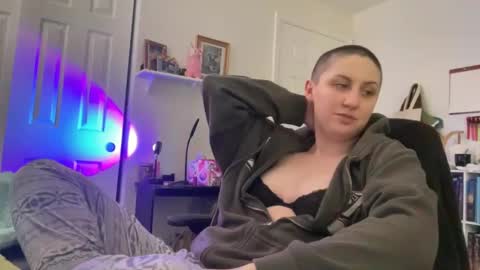 Snapshot of y0uvebeenjinxed chatting on 10-05-25, 09:34 Jinx online show from 10-05-25, 09:34