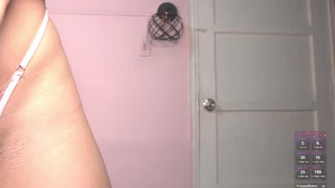 Snapshot of yahaira_26 chatting on 11-08-25, 02:01 petronila online show from 11-08-25, 02:01