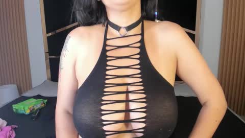 Yahaira online show from 03-18-26, 04:10