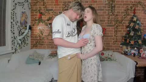 Snapshot of yami_yami_yami chatting on 12-19-25, 01:29 Mia and Andry online show from 12-19-25, 01:29