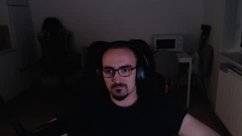 YamilLamal online show from 10-31-25, 12:33