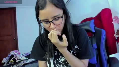 Snapshot of yan_nyan chatting on 02-12-25, 12:27 yan_nyan online show from 02-12-25, 12:27