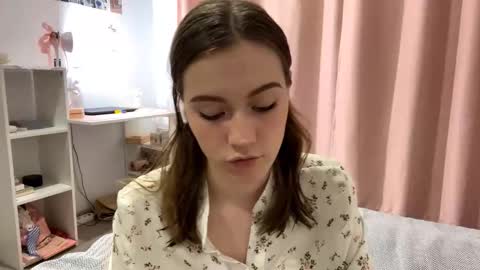 Snapshot of yaniraekberg chatting on 10-24-25, 05:09 Marry online show from 10-24-25, 05:09