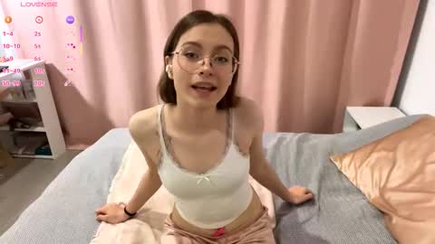 Snapshot of yaniraekberg chatting on 11-02-25, 05:48 Marry online show from 11-02-25, 05:48