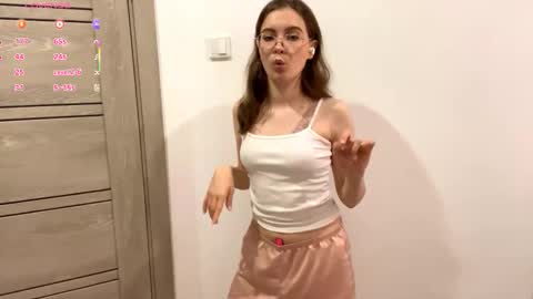 Snapshot of yaniraekberg chatting on 11-04-25, 02:16 Marry online show from 11-04-25, 02:16