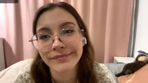 Snapshot of yaniraekberg chatting on 11-09-25, 04:49 Marry online show from 11-09-25, 04:49