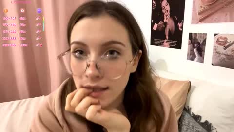 Snapshot of yaniraekberg chatting on 11-11-25, 04:07 Marry online show from 11-11-25, 04:07