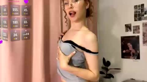Snapshot of yaniraekberg chatting on 12-01-25, 05:51 Marry online show from 12-01-25, 05:51