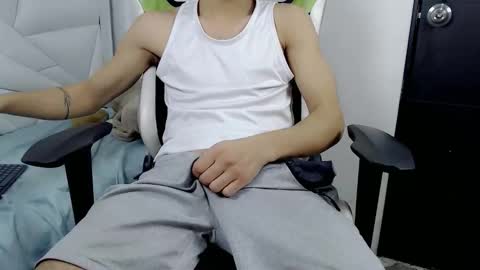 Snapshot of yankeee_ chatting on 11-28-25, 07:00 DANILO online show from 11-28-25, 07:00