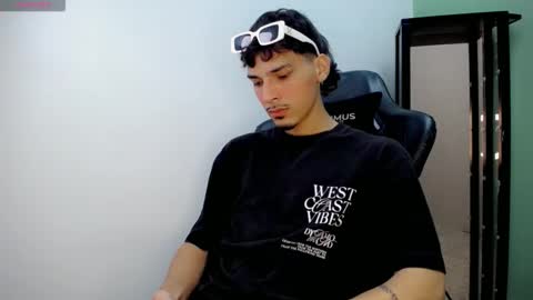 Snapshot of yankeee_ chatting on 12-01-25, 03:22 DANILO online show from 12-01-25, 03:22