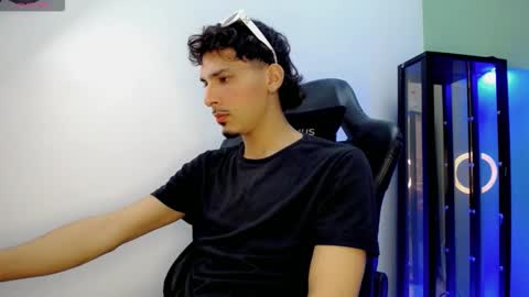 Snapshot of yankeee_ chatting on 12-02-25, 03:56 DANILO online show from 12-02-25, 03:56