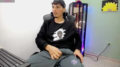 Snapshot of yankeee_ chatting on 12-05-25, 04:32 DANILO online show from 12-05-25, 04:32