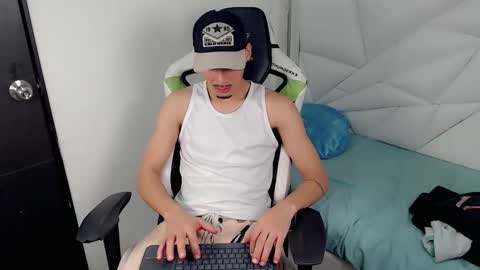 Snapshot of yankees_ chatting on 11-17-25, 04:51 DANILO P online show from 11-17-25, 04:51