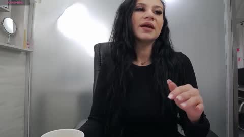 Yara online show from 11-15-25, 04:43