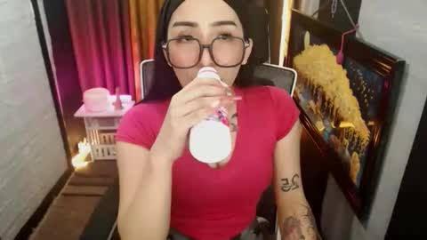 Snapshot of yassiered chatting on 11-24-25, 10:37 yassiered online show from 11-24-25, 10:37