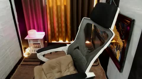 Snapshot of yassiered chatting on 11-29-25, 02:25 yassiered online show from 11-29-25, 02:25