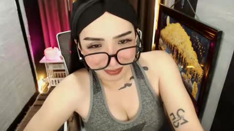 Snapshot of yassiered chatting on 12-14-25, 05:35 yassiered online show from 12-14-25, 05:35