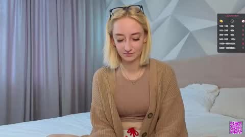 Snapshot of yeah_i_want chatting on 10-06-25, 06:11 Loe online show from 10-06-25, 06:11