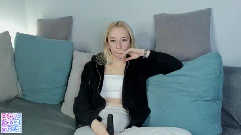 Snapshot of yeah_i_want chatting on 11-30-25, 08:07 Loe online show from 11-30-25, 08:07