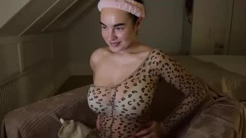 rina online show from 10-16-25, 09:05