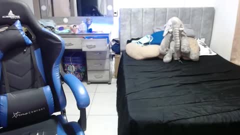 yeibles_hana2 online show from 10-10-25, 11:48