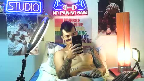 Snapshot of yeisoncastellanos1999 chatting on 10-02-25, 05:42 yeisoncastellanos1999 online show from 10-02-25, 05:42