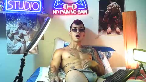 Snapshot of yeisoncastellanos1999 chatting on 10-04-25, 01:36 yeisoncastellanos1999 online show from 10-04-25, 01:36