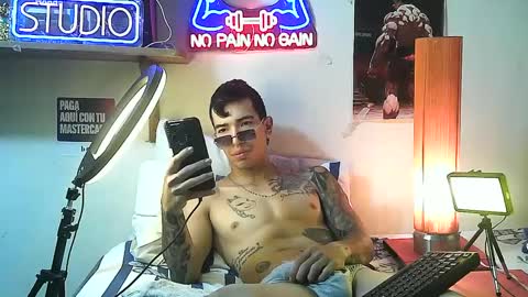 Snapshot of yeisoncastellanos1999 chatting on 10-11-25, 02:26 yeisoncastellanos1999 online show from 10-11-25, 02:26