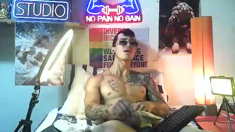 Snapshot of yeisoncastellanos1999 chatting on 10-14-25, 11:16 yeisoncastellanos1999 online show from 10-14-25, 11:16