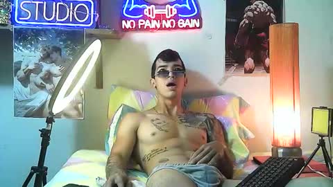 Snapshot of yeisoncastellanos1999 chatting on 10-23-25, 04:17 yeisoncastellanos1999 online show from 10-23-25, 04:17