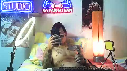 Snapshot of yeisoncastellanos1999 chatting on 10-26-25, 01:33 yeisoncastellanos1999 online show from 10-26-25, 01:33