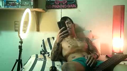 yeisoncastellanos1999 online show from 04-17-26, 09:40