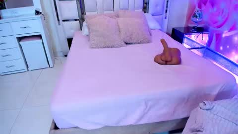 yelena  online show from 12-19-25, 01:40