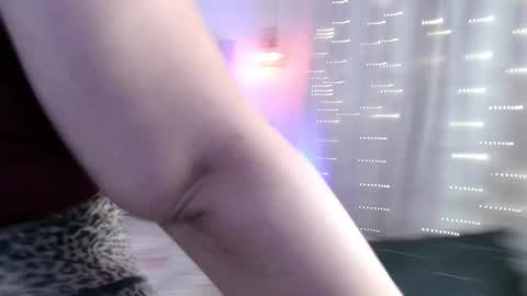 yellow_lily online show from 01-11-25, 07:27