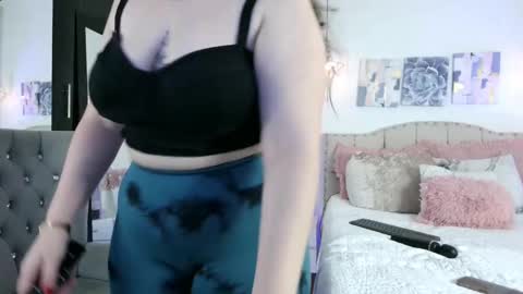 yellow_lily online show from 02-09-25, 05:01