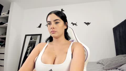 Snapshot of yenifer016 chatting on 01-07-25, 02:31 yenifer016 online show from 01-07-25, 02:31