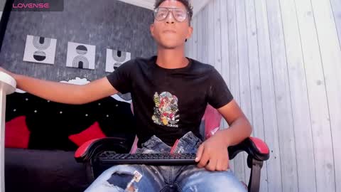 M O R E N O online show from 10-10-25, 10:31