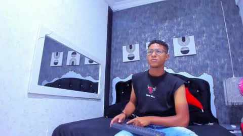 M O R E N O online show from 10-14-25, 08:31