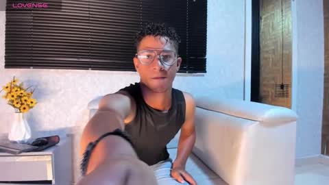 M O R E N O online show from 10-17-25, 08:22