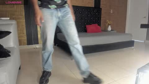 M O R E N O online show from 10-19-25, 08:20