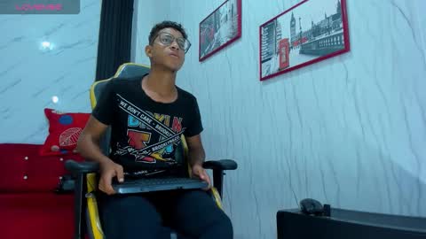 M O R E N O online show from 10-22-25, 09:14