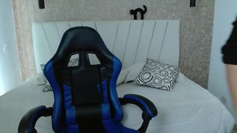 Snapshot of yera_carey chatting on 09-11-25, 12:27 Yera  online show from 09-11-25, 12:27