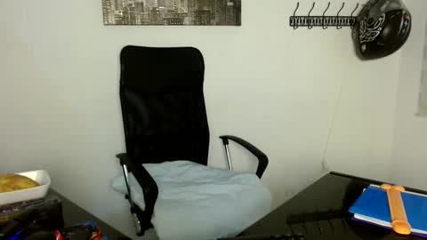 Snapshot of yera_carey chatting on 10-14-25, 12:17 Yera  online show from 10-14-25, 12:17