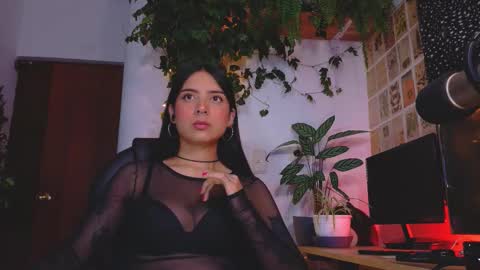 yeriawaddell  online show from 11-21-25, 09:24