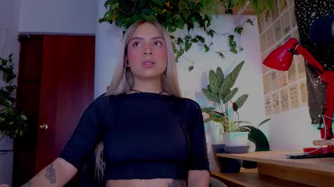 yeriawaddell  online show from 11-24-25, 01:05